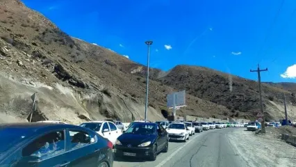 هشدار سقوط سنگ در کندوان/ رانندگان در حاشیه راه‌ توقف نکنند