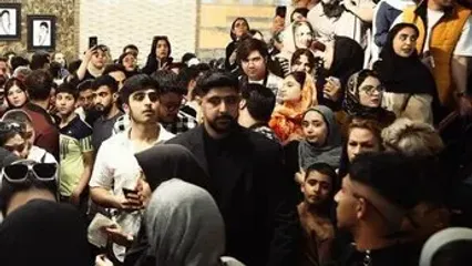 استقبال پرشور مردم از جواد عزتی و الناز حبیبی در مشهد/ ویدئو
