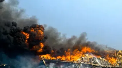 فوت 3 سرنشین لنج آتش گرفته در آبهای جزیره هرمز