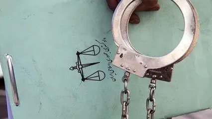دستگیری فرد مرتبط با شبکه‌های معاند در اصفهان/ یک کتابفروشی پلمپ شد