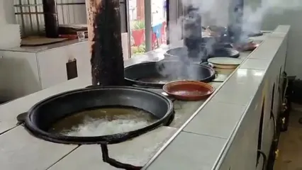 (ویدئو) غذای خیابانی در ازبکستان؛ روشی خاص برای تهیه ماهی سرخ شده در تاشکند