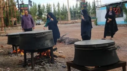 تصاویر: پخت آش نذری در روستای ده زیار کرمان