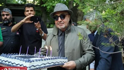 (تصاویر) کیک رضا عطاران برای تولد کیانوش عیاری