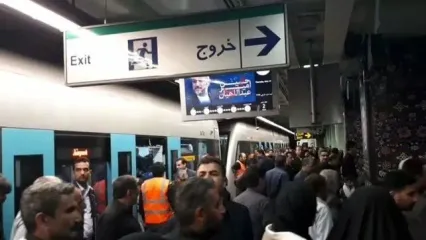 توقف خط یک قطار شهری مشهد در یک ایستگاه به دلیل ازدحام جمعیت