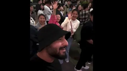 (ویدئو) واکنش چینی ها به اجرای سلطان قلب ها توسط یک جوان خوش صدای ایرانی