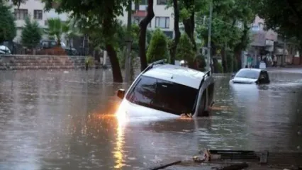 ورود دادستانی برای شناسایی مقصران سیلاب مشهد/ فوتی‌های سیلاب خراسان رضوی به ۱۲نفر  رسید