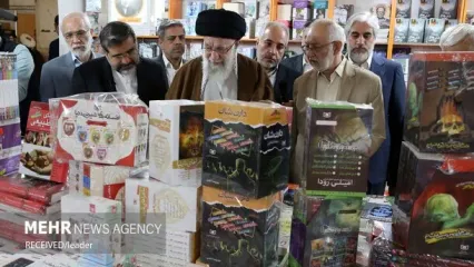 تصاویر دیدار رهبر انقلاب از نمایشگاه کتاب تهران