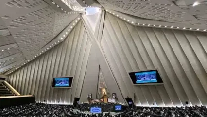 تصویر جای خالی شهید جمهور و وزیر امورخارجه درافتتاحیه مجلس دوازدهم
