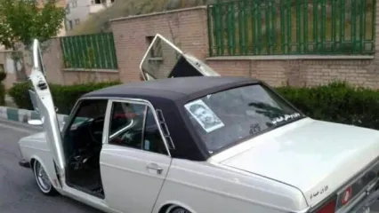 نوشته  خنده دار پشت شیشه ماشین این جوان ایرانی تنبل همه را انگشت به دهان کرد/ عکس