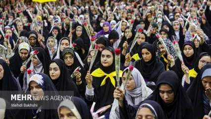 تصاویر: اجتماع ۵ هزار دختر دانشجو به مناسبت روز دختر در حرم بانوی کرامت
