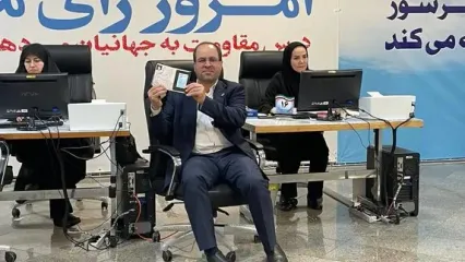 ثبت نام رئیس دانشگاه تهران در انتخابات ریاست جمهوری/ فیلم
