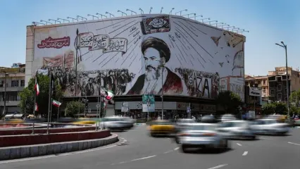 دیوارنگاره جدید میدان انقلاب رونمایی شد
