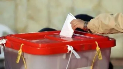 حضور عروس و داماد در انتخابات بدون حجاب در پخش شبکه یک/ عکس