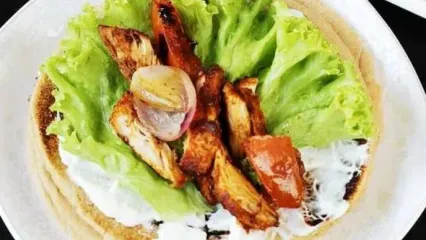 طرز تهیه ساندویچ لذیذ شاورما مرغ به سبک رستوران