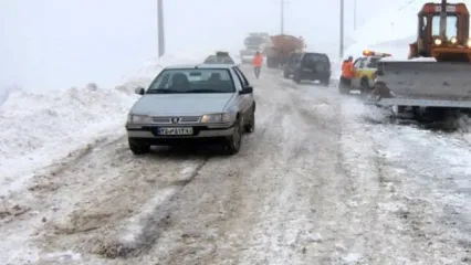 برف، باران و مه گرفتگی در راه‌های ۹ استان | کدام محورها مسدود شدند؟