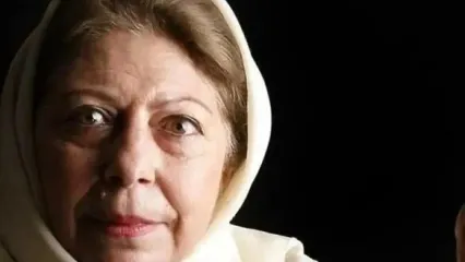 استایل رنگارنگ ثریا قاسمی در کنار پسرش در ۸۴ سالگی