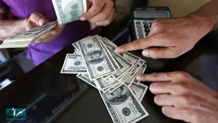 آقای پزشکیان پاسخگوی دلار ۱۶۰ هزار تومانی و رشد منفی ۲ درصد باشید!