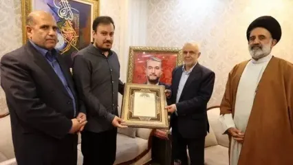 معاون رئیس جمهور با خانواده شهید امیرعبداللهیان دیدار کرد