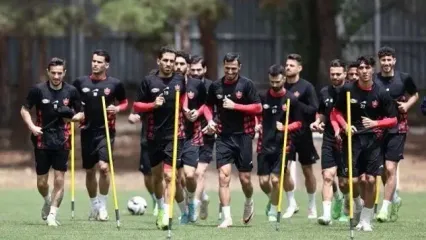 موضع رختکن پرسپولیس درباره وحید هاشمیان/ عالیشاه وارد عمل شد!