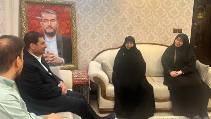 دیدار مخبر با خانواده شهید امیرعبداللهیان