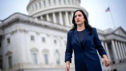 اقدام نماینده ایرانی‌ تبار کنگره آمریکا علیه ترامپ درباره نام خلیج فارس/ یاسمین انصاری: از تغییر نام خلیج فارس تا پذیرفتن هواپیمای اختصاصی لوکس قطری، همه به هم ربط دارند