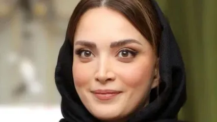 لحظه ورود بهنوش طباطبایی به نمایشگاه کتاب