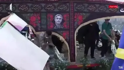 احترام نظامی دانشجویان شریف به پیکر سرداران شهید