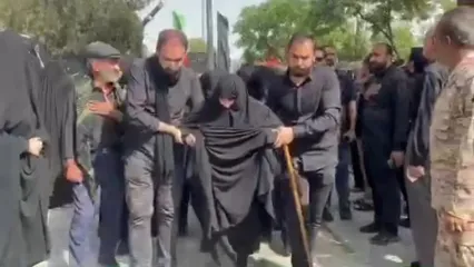 مادر شهیدان باقری در گلزار شهدای بهشت‌ زهرای تهران