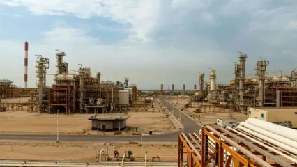 بلومبرگ: کدام تحریم؟ صنعت نفت ایران در حال شکوفایی است