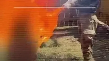 ببینید؛ قرآن‌سوزی با سلاح آتش‌زا توسط نامزد جمهوری‌خواه کنگره