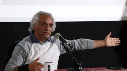 اصغر همت شمع شب‌چراغ «قهوه قجری» را روشن کرد