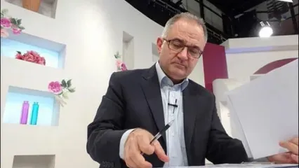 مجری صداوسیما: خدا پدر احمدی‌نژاد را بیامرزد