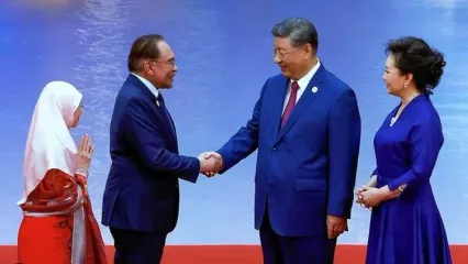 برخورد عجیب نخست‌وزیر مالزی و همسرش در اجلاس شانگهای