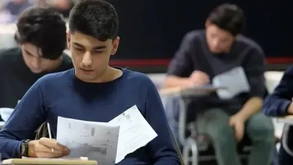 دبیر شورای‌عالی انقلاب فرهنگی: بسیاری از پیام‌ها برای تغییر کنکور توسط ربات است