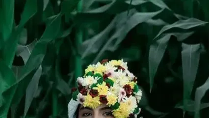 مائده سریال زخم کاری با تاج گل جذاب/ عکس