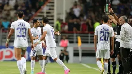تصویر؛ مهدی تاج حق را به استقلال داد