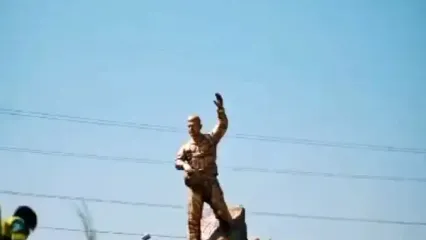 رونمایی از تندیس سرلشکر خلبان شهید بابایی