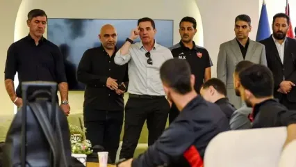 معارفه سرمربی جدید پرسپولیس در جمع بازیکنان