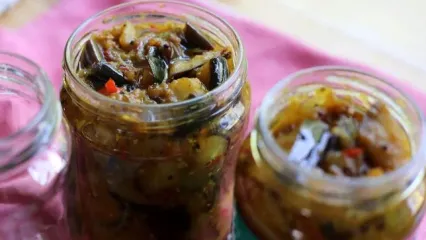 طرز تهیه ترشی لوبیا سبز و بادمجان با طعمی خاص!