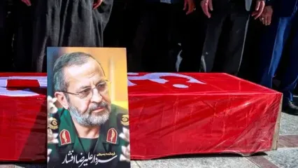 تصویر ۳ فرمانده قدیمی سپاه در مراسم تشییع سردار افشار + عکس