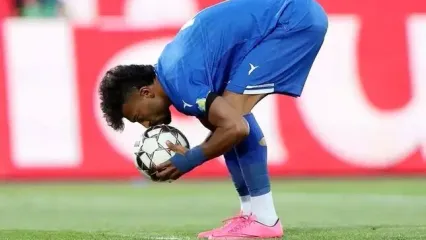 کری‌خوانی رامین رضاییان برای پرسپولیس/فیلم