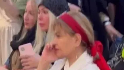 ژست‌های مژده لواسانی در جشن ‌امضای کتاب «ستاره‌ لیلا»