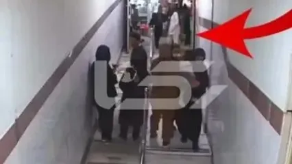 فیلم سرقت عجیب در درمانگاه امام رضا کرمانشاه / دزدی گوشواره از گوش دختربچه در آغوش مادر
