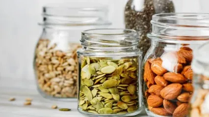 خشکبارتان را نجات دهید! نکات طلایی و بی‌ضرر برای دفع آفات خانگی