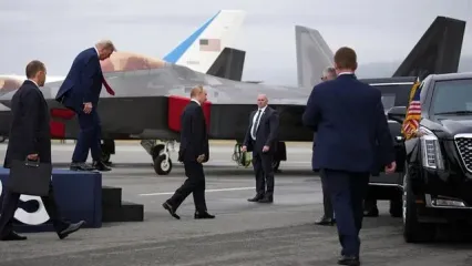 عکس توجه‌برانگیز ترامپ روی ناو هواپمابر آمریکا