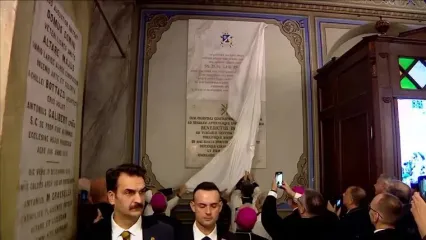 ببینید؛ دردسر پاپ برای رونمایی از لوح یادبود در ترکیه