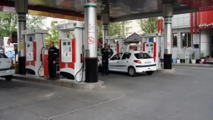 بنزین 5 هزار تومانی مانع قاچاق بنزین یا زمینه ساز رانت جدید؟ | صالحی: دولت شجاعت روبرو شدن با مردم را ندارد