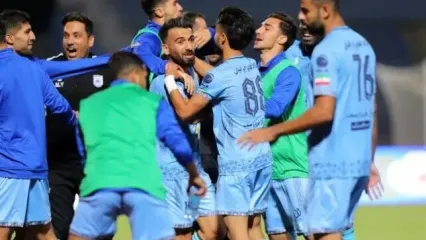 چادرملو صدرنشین شد، پرسپولیس به کورس بازگشت