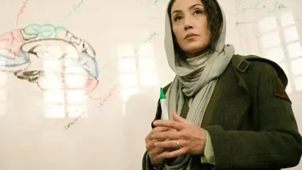 هدیه تهرانی برگشت؛ با شمایل یک استاد دانشگاهِ خاص/ ویدئو