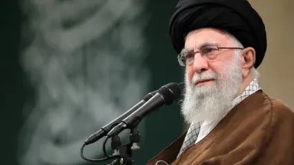 عکسی خاص از داماد شهید، دختر و نوه رهبر انقلاب در آبمیوه فروشی + تصویر